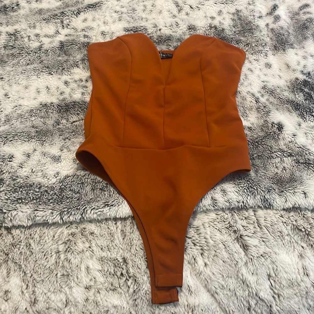 NWT strapless body suit